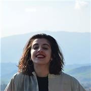 Laureanda in Lingue e letterature straniere, diplomata al liceo classico, offre lezioni di francese, inglese e italiano